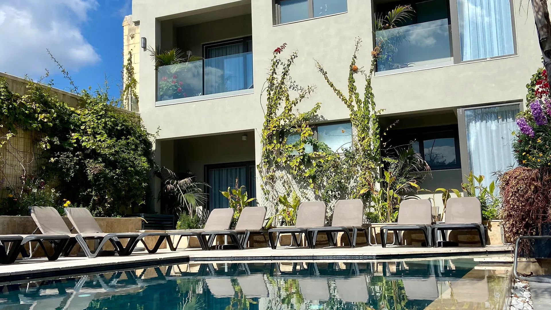 The Village Boutique And Spa Naxxar 4*,